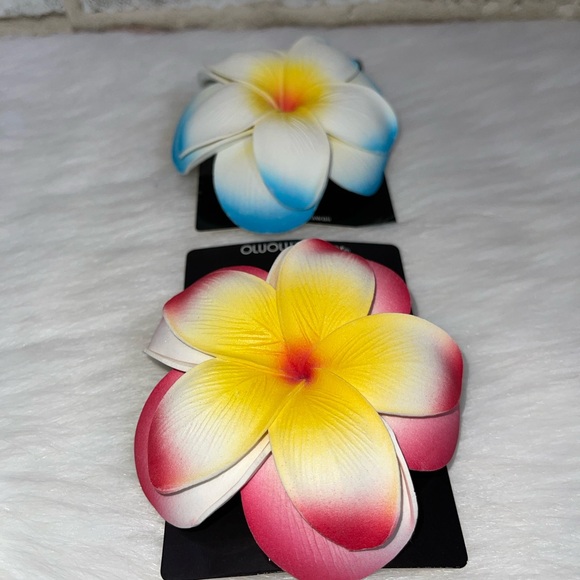 Large Hawaii Flowers 2 Hair Clips Plumeria - Picture 3 of 5